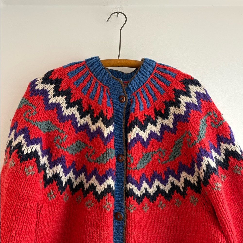 Vintage 80s-90s red chunky handknit Nordic or Peruvian cardigan with pockets - Picture 5 of 5